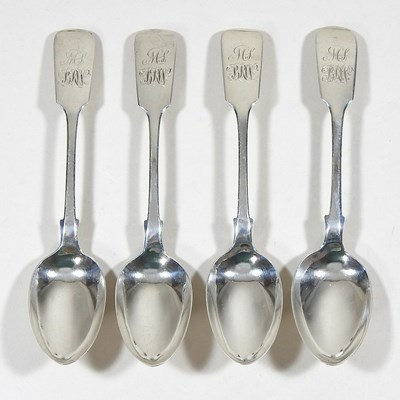 Lot 40 - A collection of silver fiddle pattern teaspoons