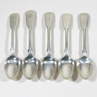Lot 31 - A collection of silver teaspoons