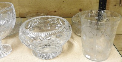 Lot 137 - A collection of glassware