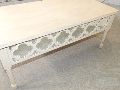 Lot 416 - A coffee table