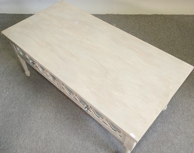 Lot 416 - A coffee table