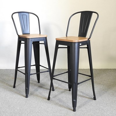 Lot 651 - A pair of bar stools