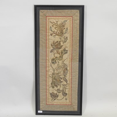 Lot 99 - An early 20th century Chinese silk embroidery
