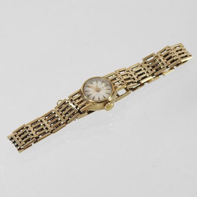 Lot 47 - A 9 carat gold ladies wristwatch