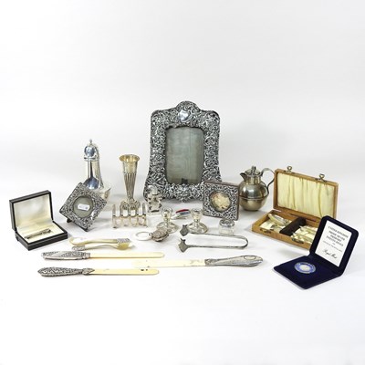 Lot 64 - A collection of silver and plate