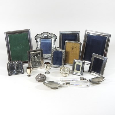 Lot 28 - A collection of photograph frames