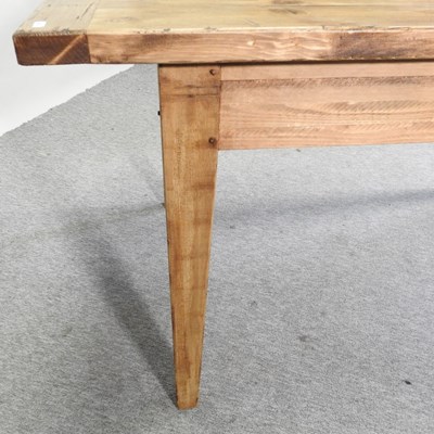 Lot 82 - A large modern pine dining table
