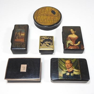 Lot 4 - A collection of boxes