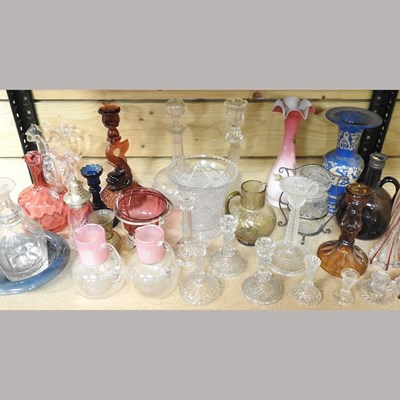 Lot 224 - A collection of glassware