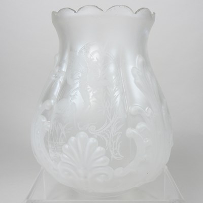 Lot 41 - An etched glass oil lamp shade
