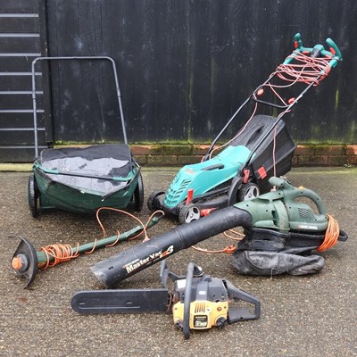 Lot 29 - A large collection of garden tools