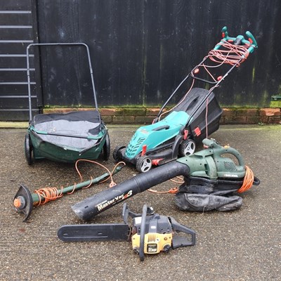 Lot 29 - A large collection of garden tools
