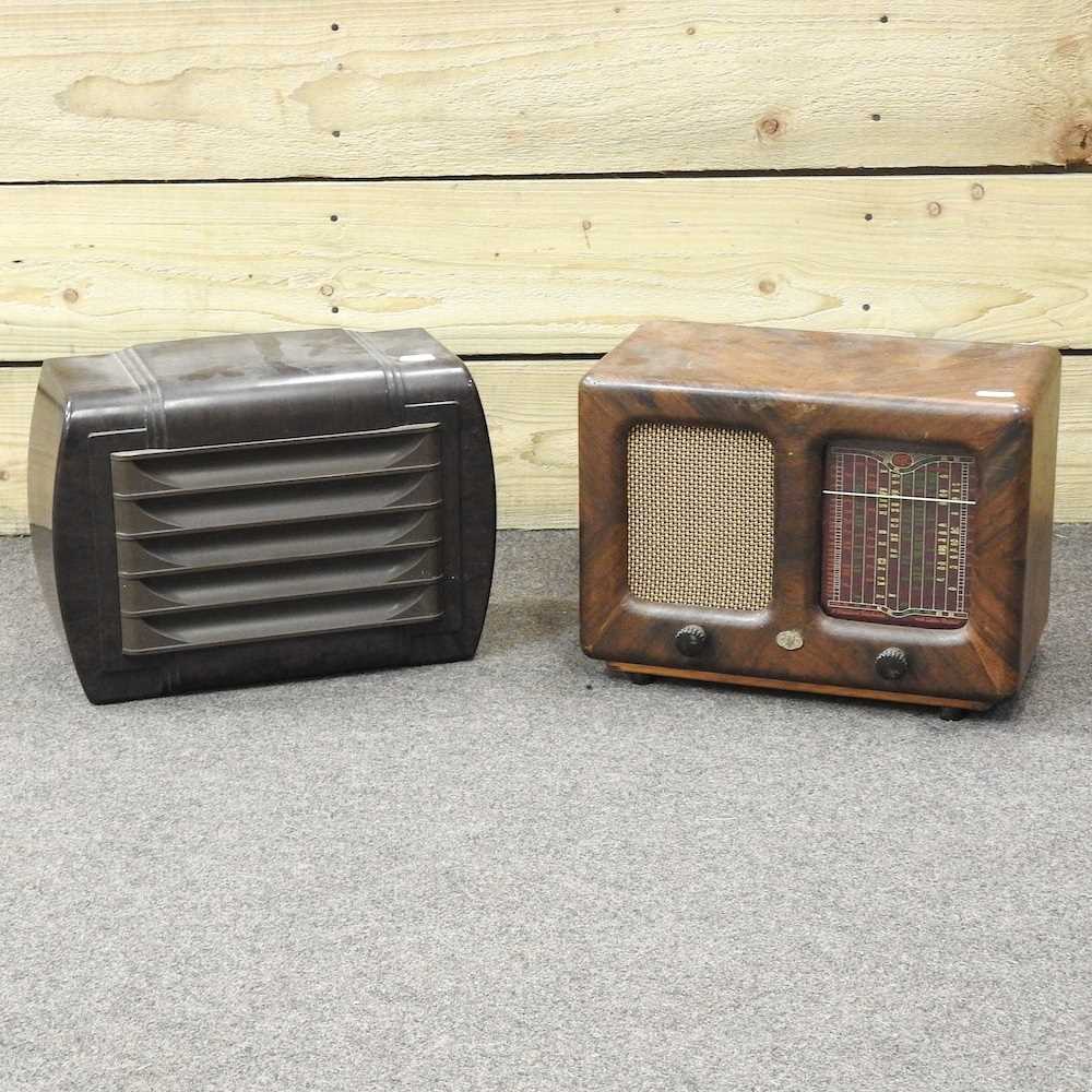 Lot 270 - A vintage radio and speaker