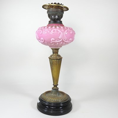 Lot 96 - A Victorian brass oil lamp