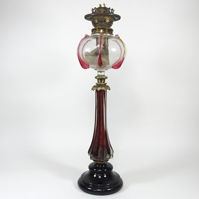 Lot 117 - A 19th century glass oil lamp
