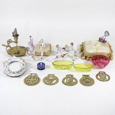 Lot 62 - A small collection of china