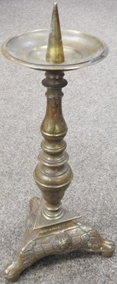 Lot 295 - A collection of brass candlesticks