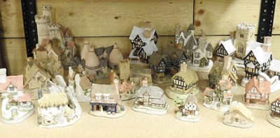 Lot 129 - A collection of David Winter cottages