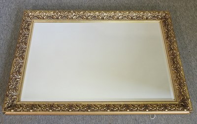 Lot 192 - A gilt framed wall mirror