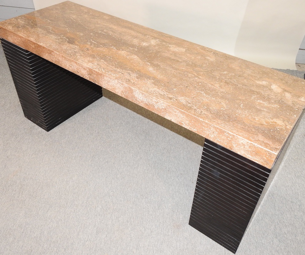 Lot 724 - A Fishpools marble side table