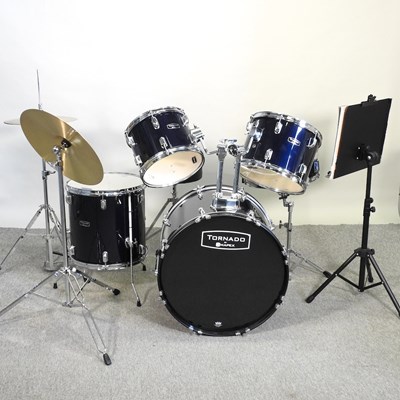 Lot 573 - A drum kit