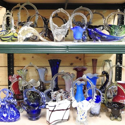 Lot 128 - A collection of coloured glassware