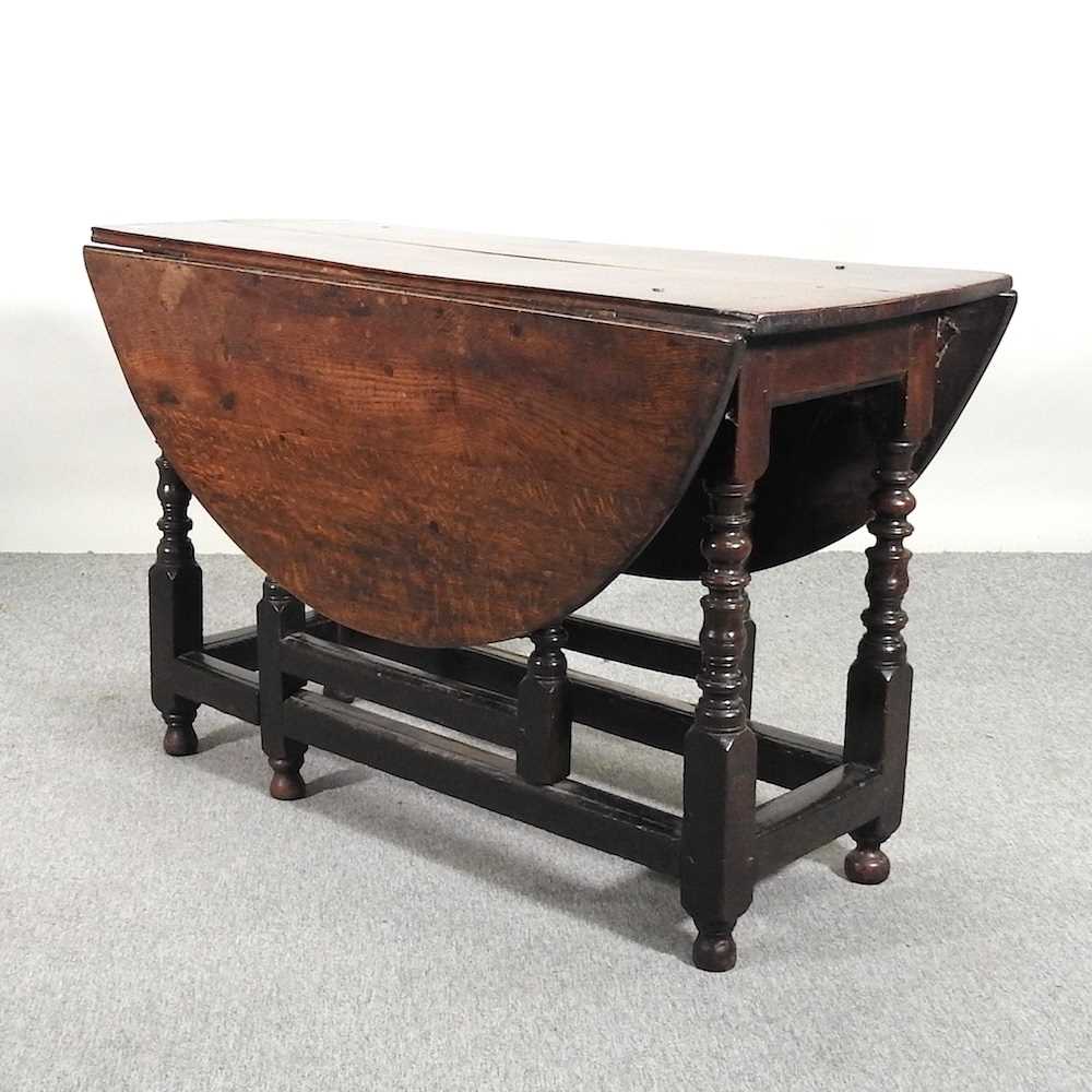 Lot 619 - An 18th century gateleg table