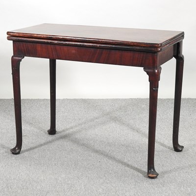 Lot 582 - A George III tea table