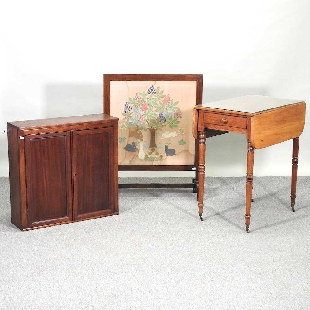 Lot 588 - A table, screen and cabinet