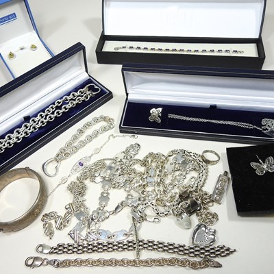 Lot 93 - A collection of silver jewellery