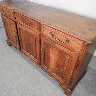 Lot 579 - An oak sideboard