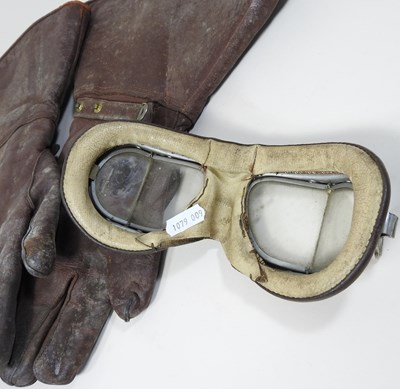 Lot 26 - A pair of World War II goggles
