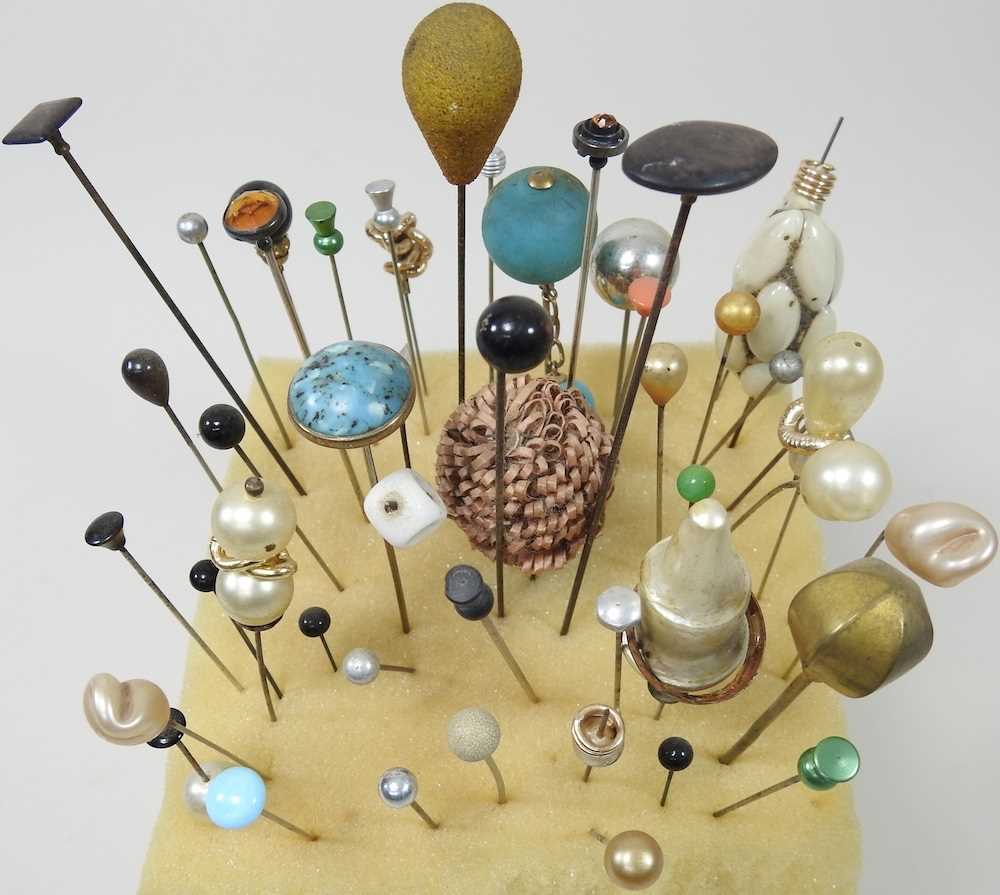 Lot 4 A collection of vintage hat pins