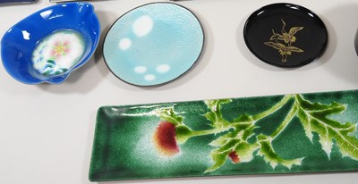 Lot 28 - A collection of enamel items
